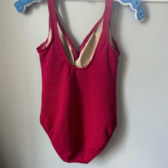One piece raspberry colored bathing suit - Picture 4 of 7
